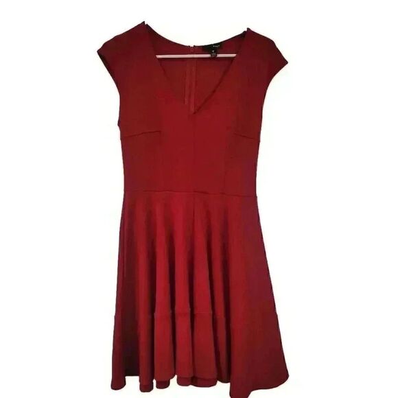 Aqua Women's Red Poly/Rayon/Spandex V-Neck Short Sleeve Knee Length Dress - Picture 1 of 7